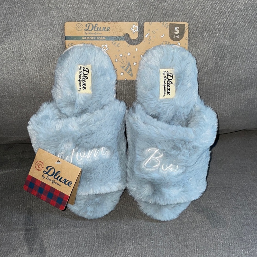 NWT. Dearfoams slippers. Size Small 5-6 - Picture 2 of 5